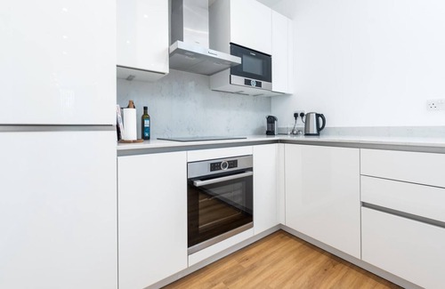 Grove Apartment | Modern Kingston Home close to Hampton Court Palace by UnderTheDoormat
