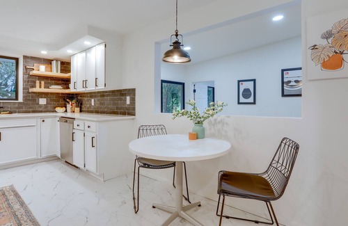 Inglewood-Finn Hill Cottage | Modern Kirkland Cottage w/ Patio Near State Park!