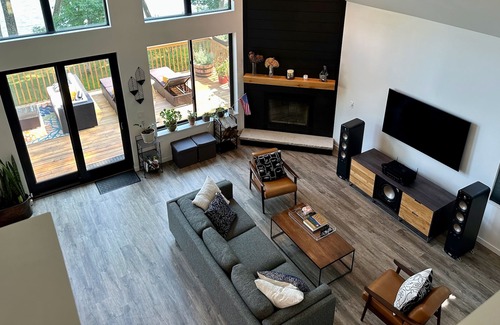 Oxford House | Modern Lakefront Home!