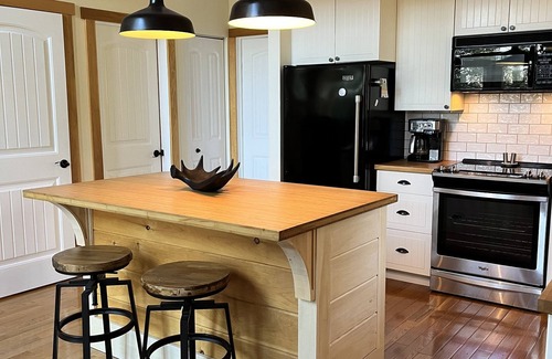 Val-des-Monts House | Modern Lakehouse with cottage charactern40 minutes from Ottawa CITQ #304028