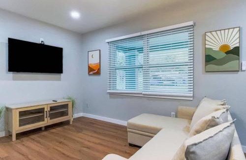 Lakeland House | Modern Lakeland Retreat Longterm