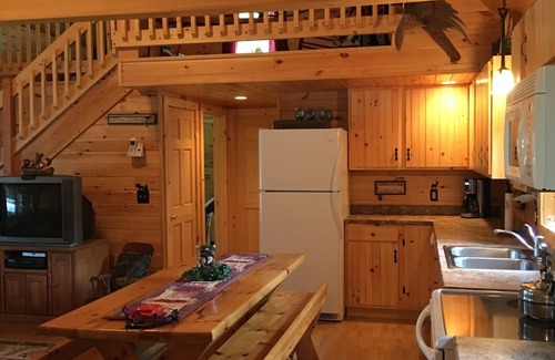 Pittsburg Cabin | Modern Lakeside Log Cabin with Plenty of Rustic Charm. DIRECT SNOWMOBILE ACCESS