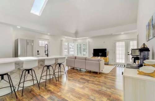Lakeview Cottage | Modern Lakeview Cottage