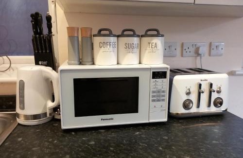 Beeston Apartment | Modern large 2 Bed whole apartment - Free parking - Ground floor - Central Beeston