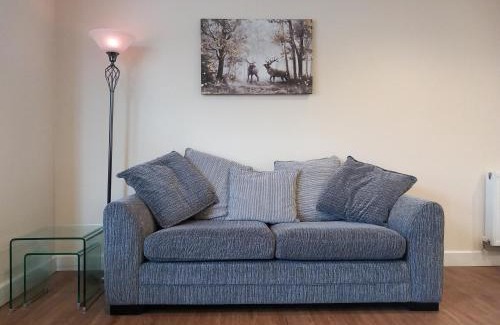 Beeston Apartment | Modern large 2 Bed whole apartment - Free parking - Ground floor - Central Beeston