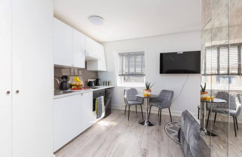 Golborne Apartment | Modern Large Studio, 15 mins walk to Notting Hill 5