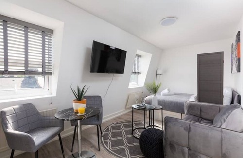 Golborne Apartment | Modern Large Studio, 15 mins walk to Notting Hill 5