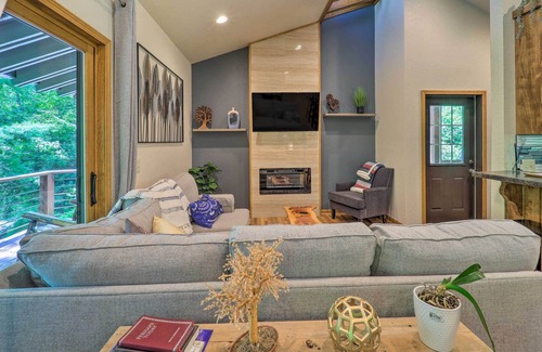 Apple Ridge House | Modern Lenoir Mtn Retreat: 9 Acres, Fire Pit!