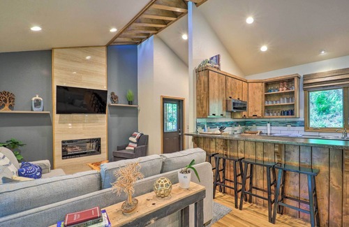 Apple Ridge House | Modern Lenoir Mtn Retreat: 9 Acres, Fire Pit!