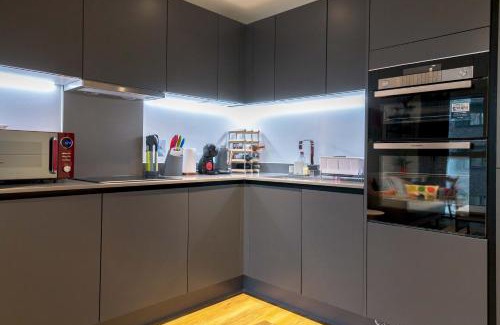 Markhouse Apartment | Modern, Light-Filled Studio in Trendy North London