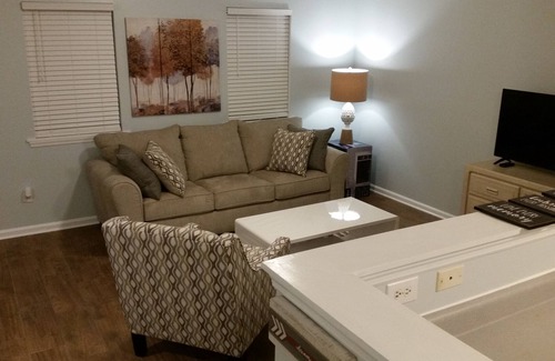 Jacksonville House | Modern Living at Its Best 5min to Camp Lejeune and Shopping