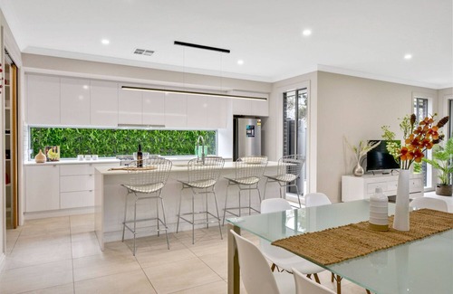 Daw Park House | Modern Living in Great Location - Casa Kosma