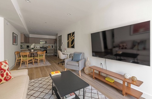 West Los Angeles Apartment | Modern Living in Prime West LA Location!