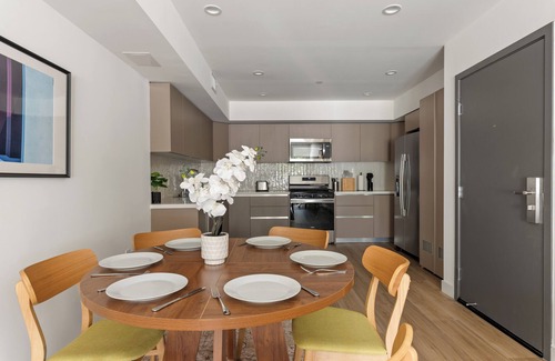West Los Angeles Apartment | Modern Living in Prime West LA Location!