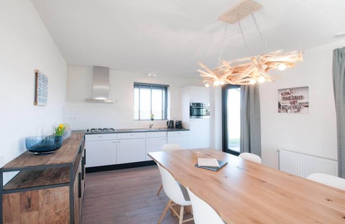 Tholen House | Modern lodge in national park
