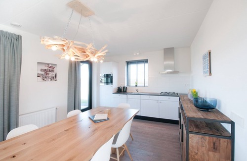 Tholen House | Modern lodge in national park