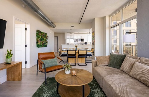 Historic Downtown Apartment | Modern Loft 15 Min from NYC with City View and Pool