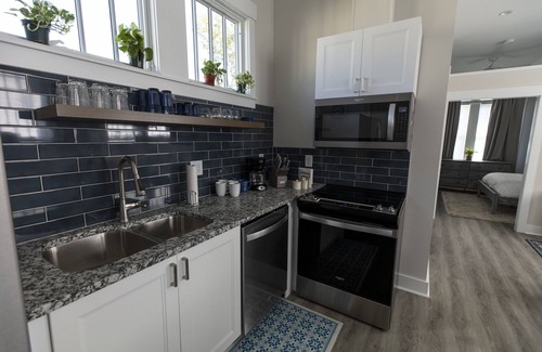 Belmont - Hillsboro House | Modern Loft in 12 South ~ Walk to Hot Spots