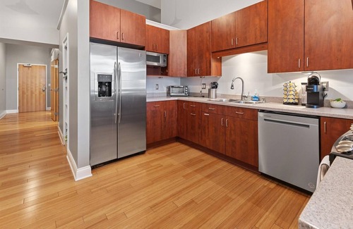 Wholesale District Apartment | Modern Loft next to Georgia St. & Convention Ctr.