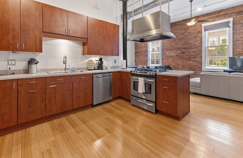 Wholesale District Apartment | Modern Loft next to Georgia St. & Convention Ctr.