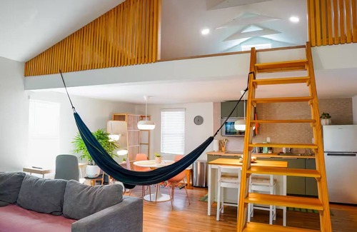 Seybold House | Modern Loft, perfect romantic getaway