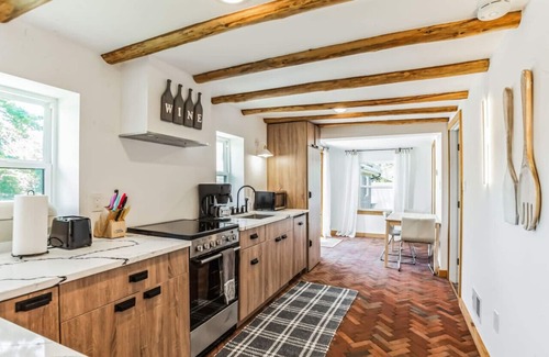 Del Haven House | Modern Log Cabin at the beach with Hot Tub, Game Room and Fire Pit