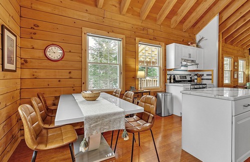 Warren Cabin | Modern Log Cabin Retreat - Ski, Swim, Work & Relax in the Heart of Vermont