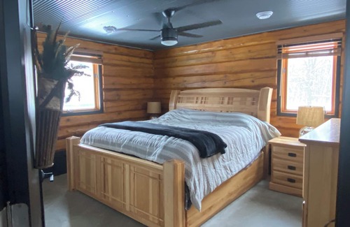 Aitkin Cabin | Modern Log Home on 114 Acres