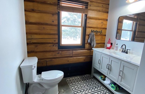Aitkin Cabin | Modern Log Home on 114 Acres