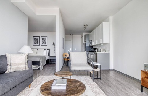 Logan Square Apartment | Modern Logan Square 1BR w/Roof Deck & Gym, 1 block to L, by Blueground