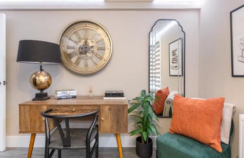 New Cross Apartment | Modern London 3-Bedroom Flat