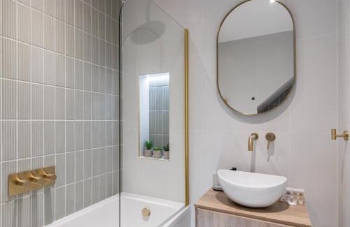 New Cross Apartment | Modern London 3-Bedroom Flat