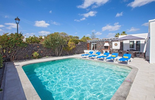 Los Mojones Villa | Modern Los Mojones Villa | Casa Penyas Blancas Dos | 4 bedrooms | Private.