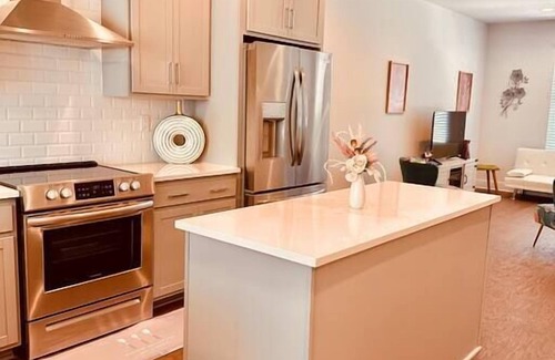 Charlotte House | Modern LoSo Retreat|Walk to Breweries & Light Rail