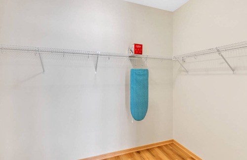 Prospect Park Apartment | Modern Lux 1BR Flat and Gym