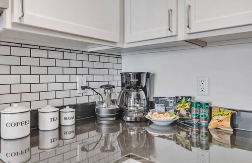 Prospect Park Apartment | Modern Lux 1BR Flat and Gym