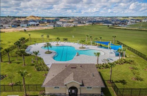 Haines City Villa | Modern Lux 3BR Home Near Disney and Lego Land!