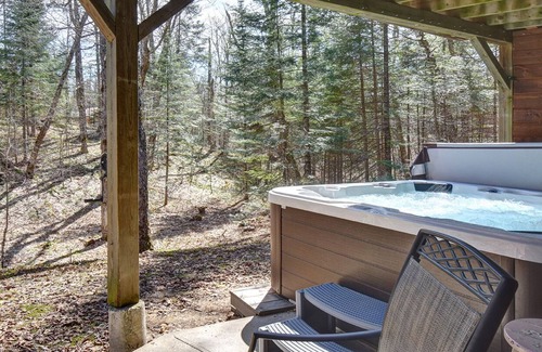 Lac Superieur Village Ski Chalet | Modern+Lux Chalet + Jacuzzi, 1 km to ski lift