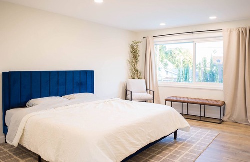 Tustin House | Modern Lux Family Home w/Pool - 15 min from Disneyland