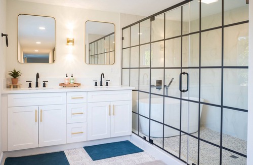 Tustin House | Modern Lux Family Home w/Pool - 15 min from Disneyland