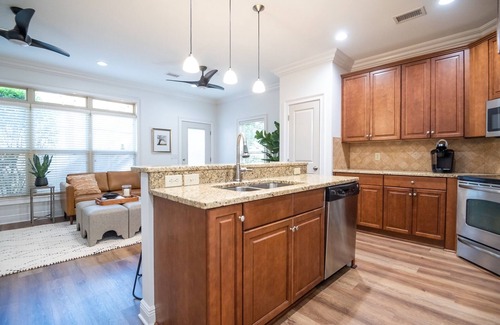 Auburn House | Modern Lux on Debardeleben | 3 Bed, 3 Bath
