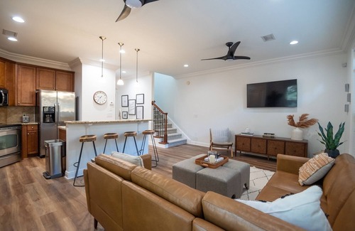 Auburn House | Modern Lux on Debardeleben | 3 Bed, 3 Bath