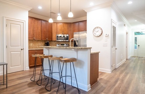 Auburn House | Modern Lux on Debardeleben | 3 Bed, 3 Bath