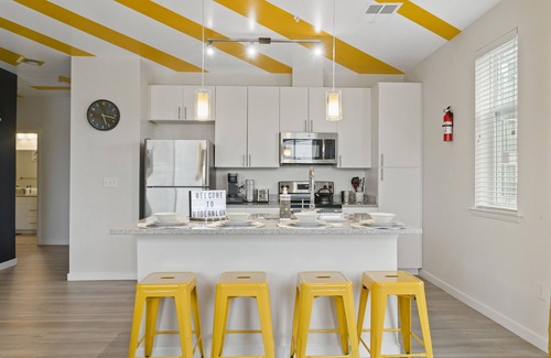 Downtown Baltimore Apartment | Modern Lux Suites