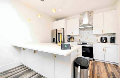 Mechanicsville House | Modern Luxe ATL Retreat: Downtown+Rooftop+Sleeps 7