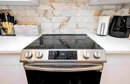 Mechanicsville House | Modern Luxe ATL Retreat: Downtown+Rooftop+Sleeps 7