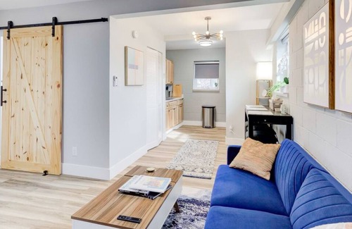 Downtown Memphis Apartment | Modern Luxe Loft with King Bed, Free Parking & Wi-Fi