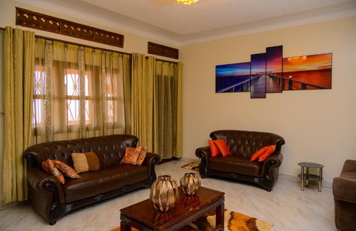Kampala Apartment | MODERN LUXURIOUS 2BEDS HOUSE IN KAMPALA CITY CTR