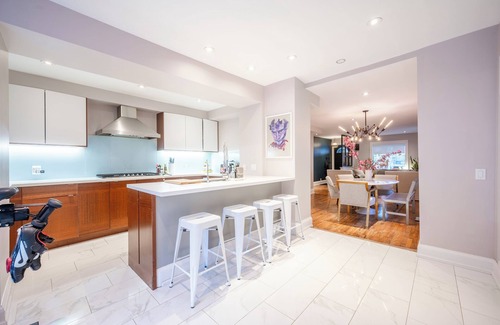Riverdale House | Modern, Luxurious Executive & Family Home in Leslievillenn