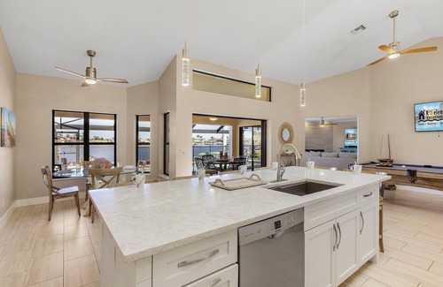 Eight Lakes House | Modern, Luxurious, Waterfront home with Heated Pool - Villa Dock Holiday - Roelens Vacations